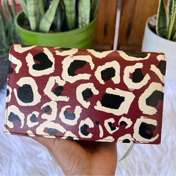 🔥🔥NEW GUCCI
Patent Leopard Print Betty Chain Wallet Brick Red Black🔥🔥 - Picture 6 of 14